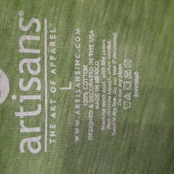 Like new large lake tshirt - Picture 2 of 9